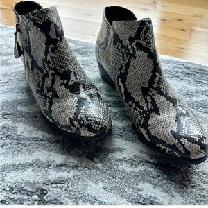 Arizona Brand Black and White/Cream Snakeskin-Look Ankle Boots